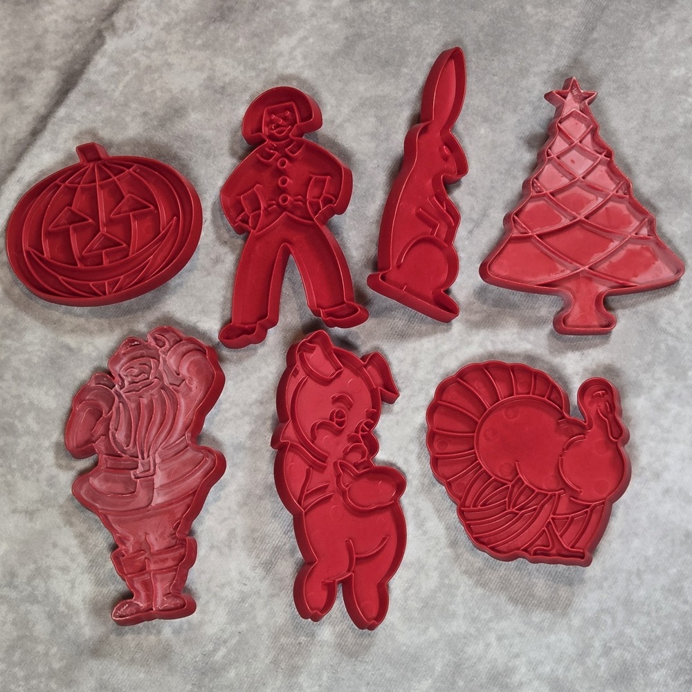 Vintage Red Tupperware Cookie Cutters Set Of 7 Pumpkin Santa‎ Tree Rabbit